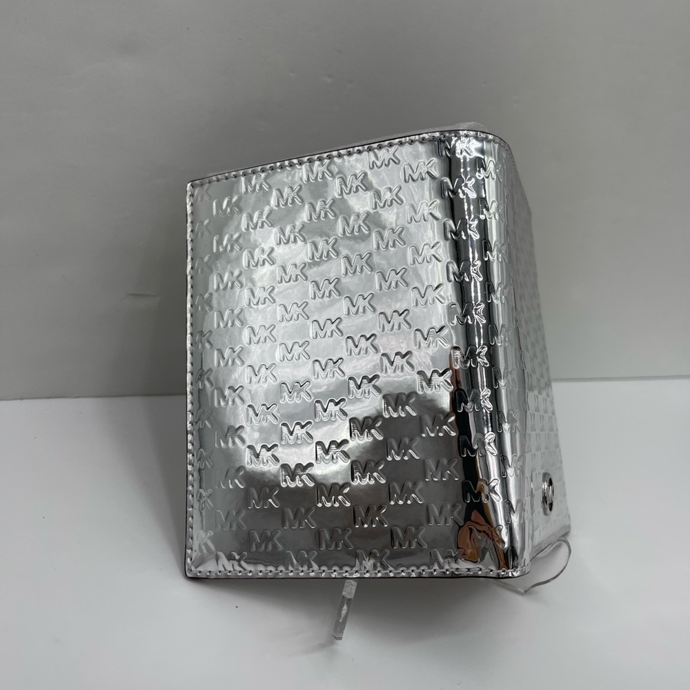 Michael Kors Jet Set Travel Md Sign Patent Logo Debossed  Passport Case
Silver - Picture 7 of 16